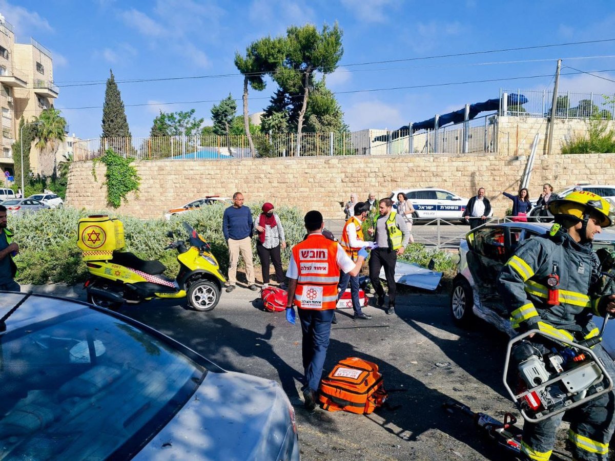 רמת אשכול י-ם: צעיר נפצע בינוני בתאונה