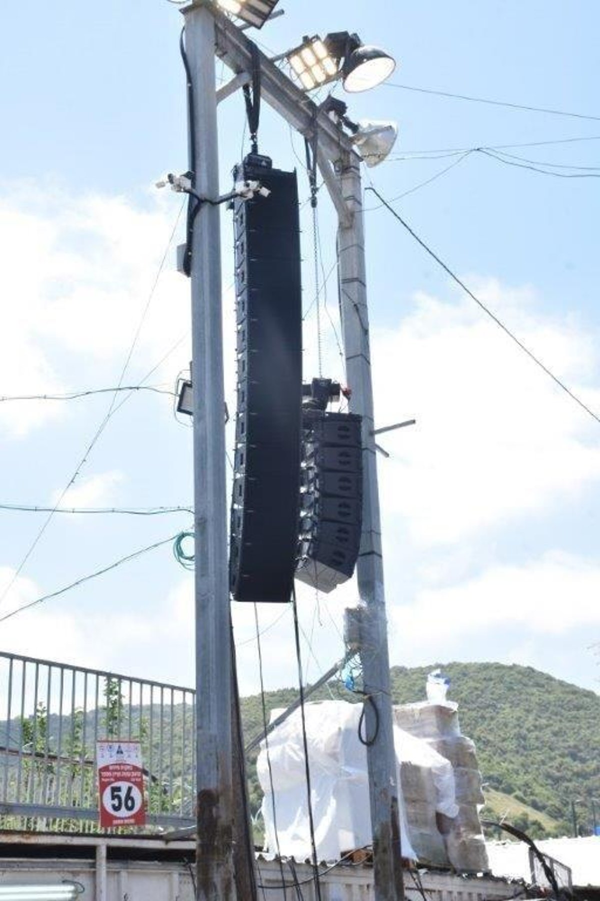 תיעוד מיוחד: ההכנות האחרונות בהר מירון