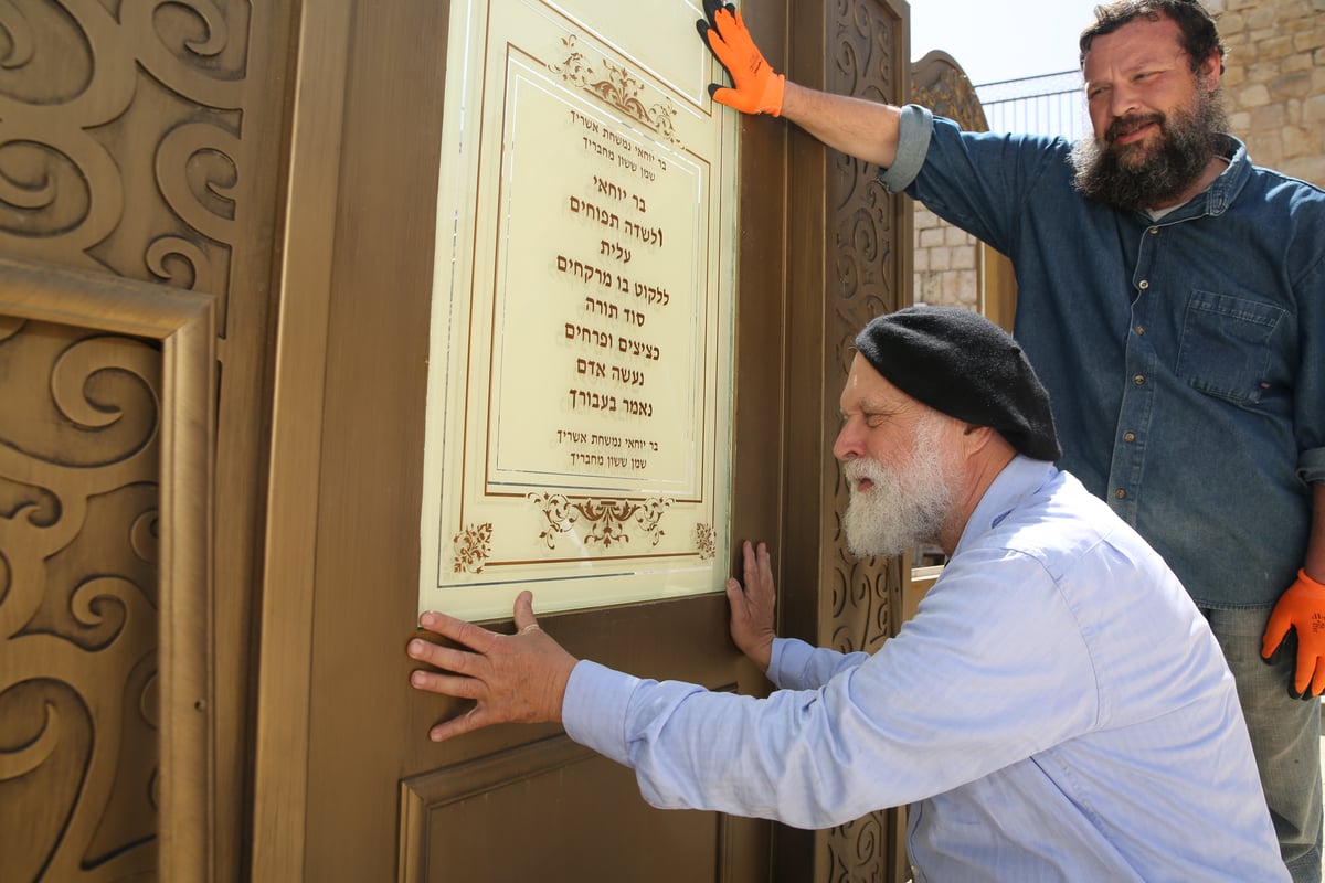 צפו: מחיצת הפרדה חדשה בחצר ציון הרשב"י