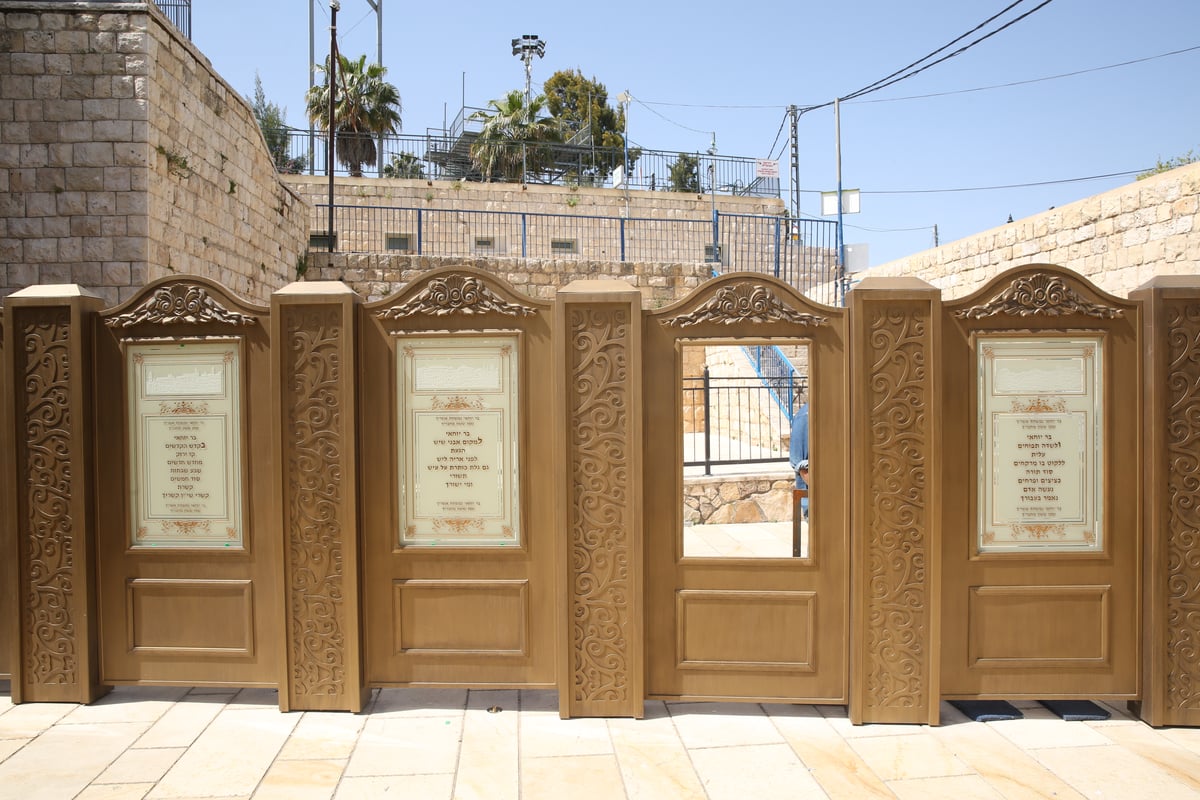 צפו: מחיצת הפרדה חדשה בחצר ציון הרשב"י