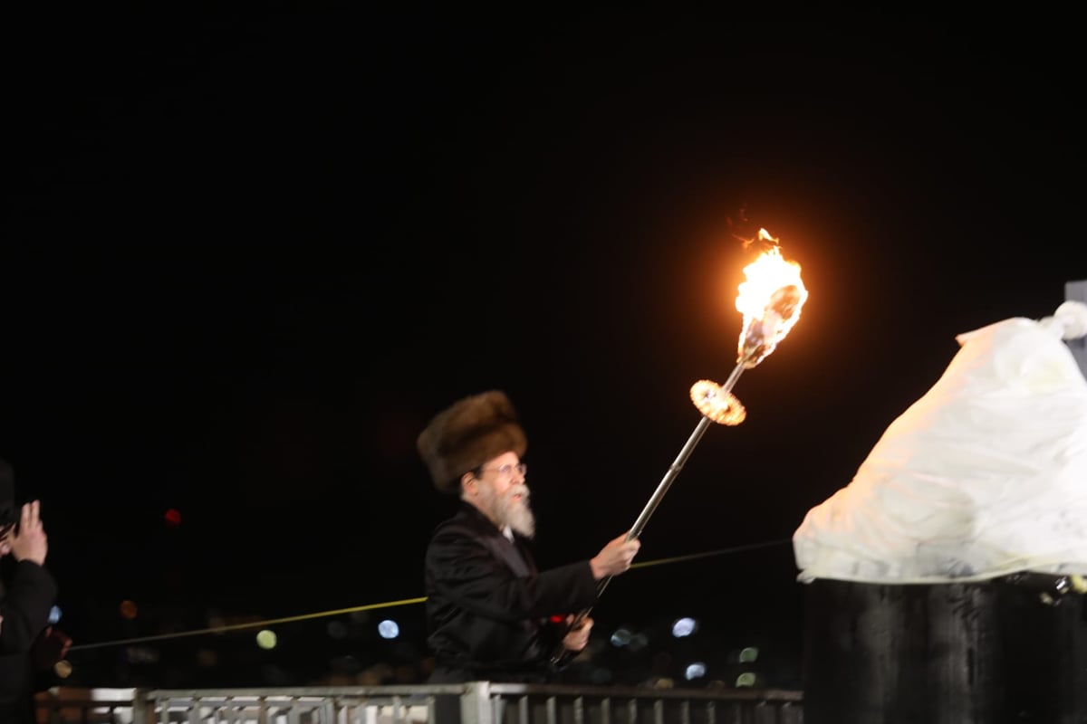 שידור חי מציון הרשב"י; מעמדי ה'הדלקות' במירון