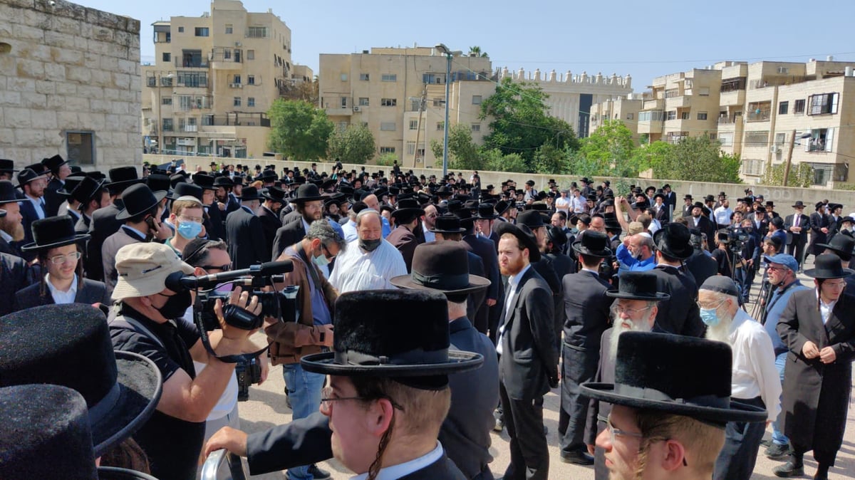 מזעזע: הילד ב'קדיש' על אביו שנהרג • צפו