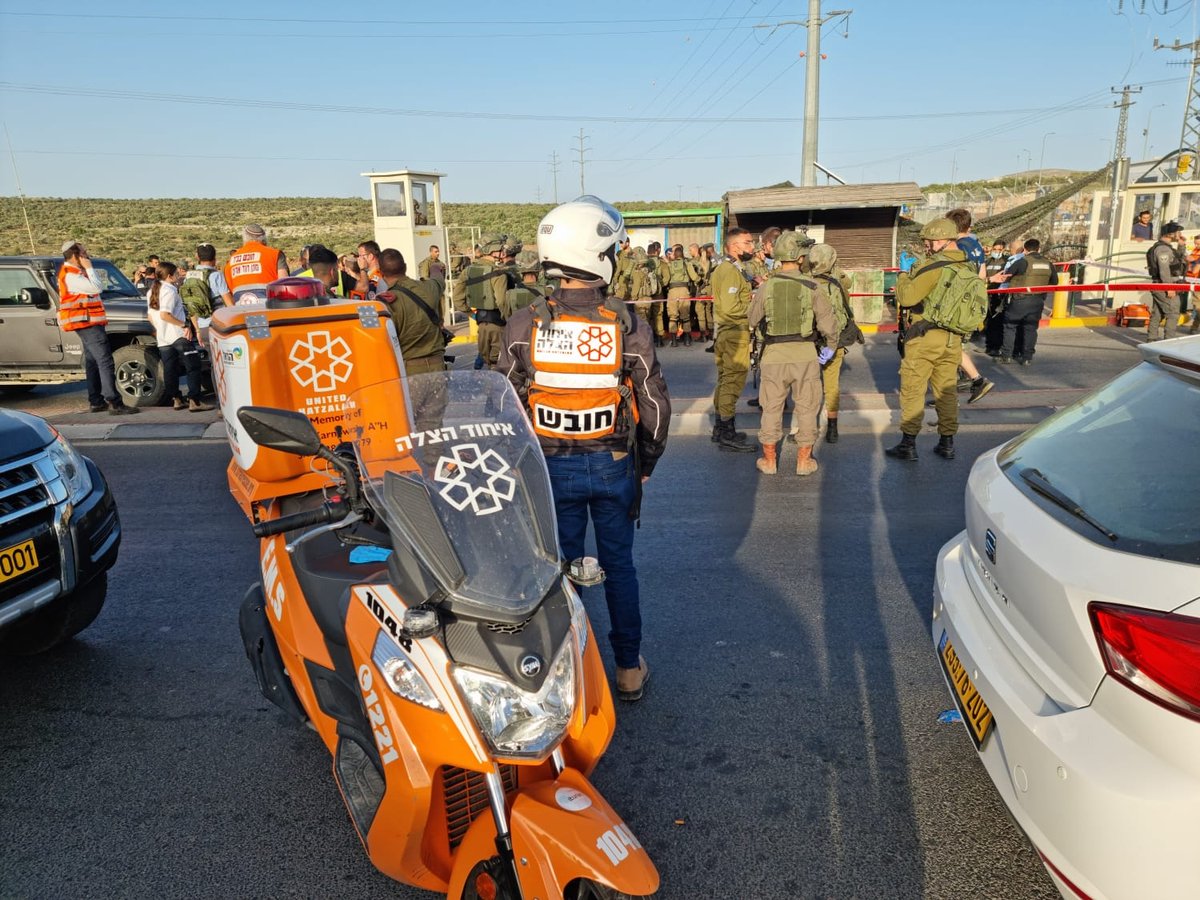 עמדו בתחנה ונורו: שני פצועים קשה בפיגוע ב'צומת תפוח'