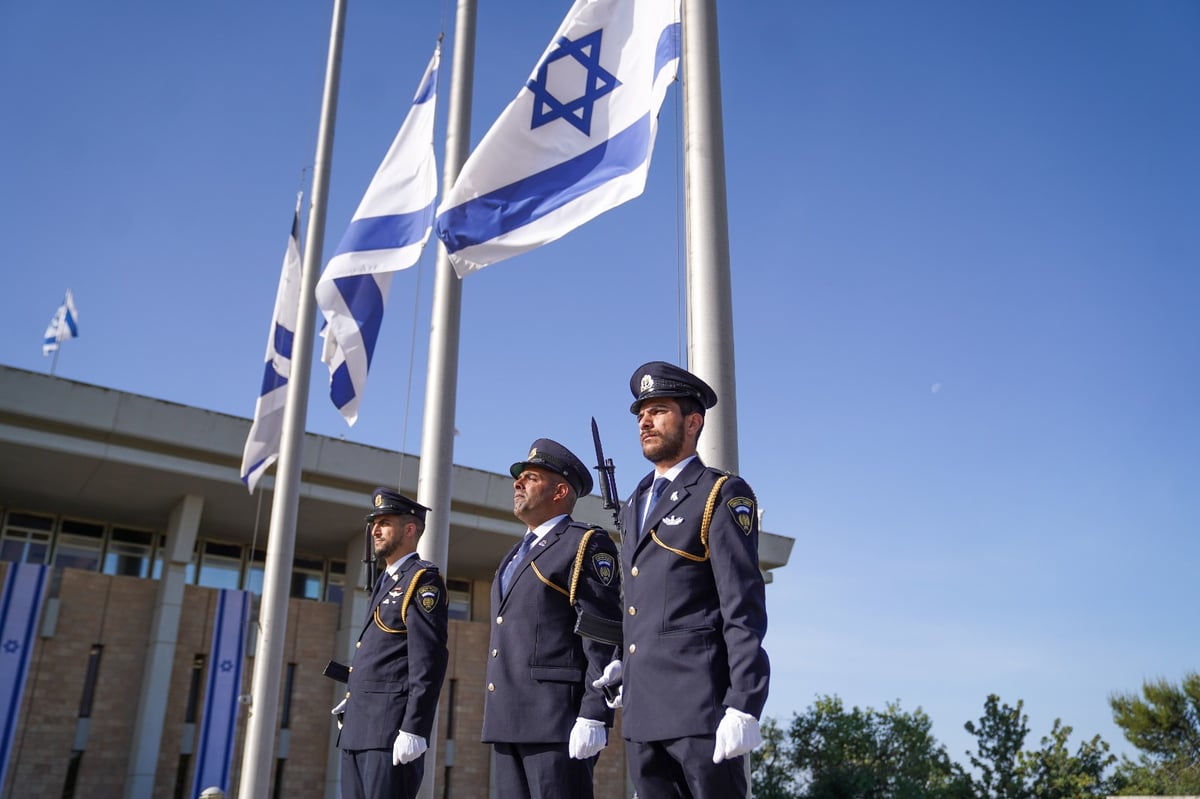 יום האבל הלאומי: הדגלים הורדו לחצי התורן