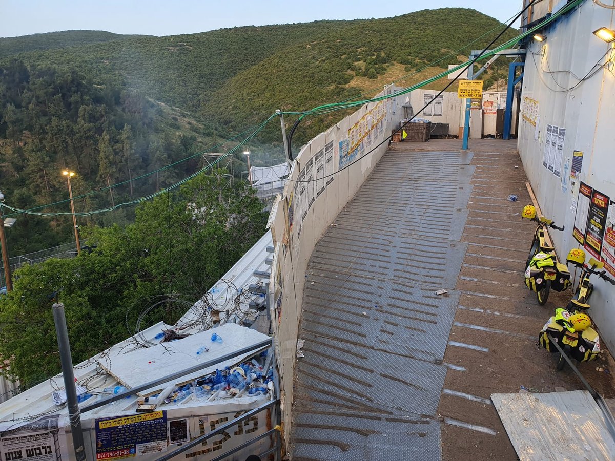 הכוננים התאספו לשיר במקום האסון במירון