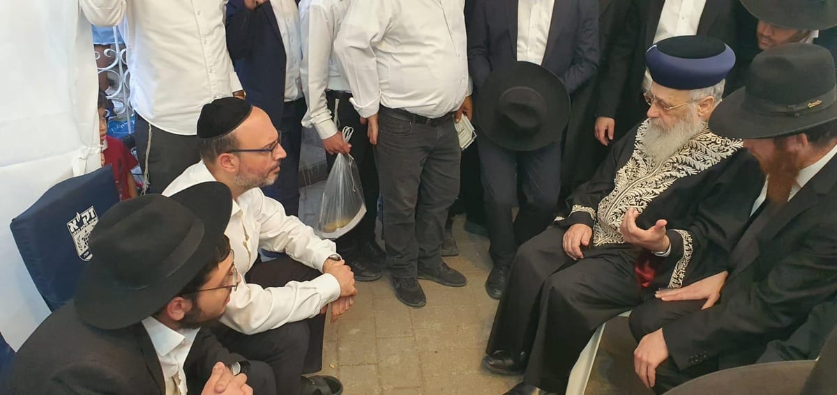 הראשון לציון הגר"י יוסף ביקר בבתי הרוגי מירון