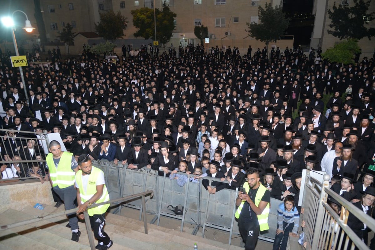 היתומים אמרו קדיש; ההמונים התעוררו. צפו