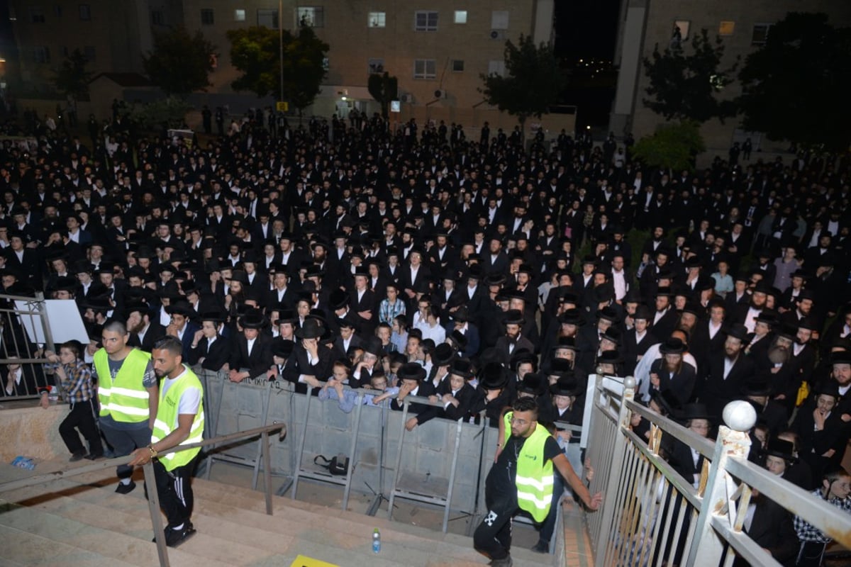 היתומים אמרו קדיש; ההמונים התעוררו. צפו