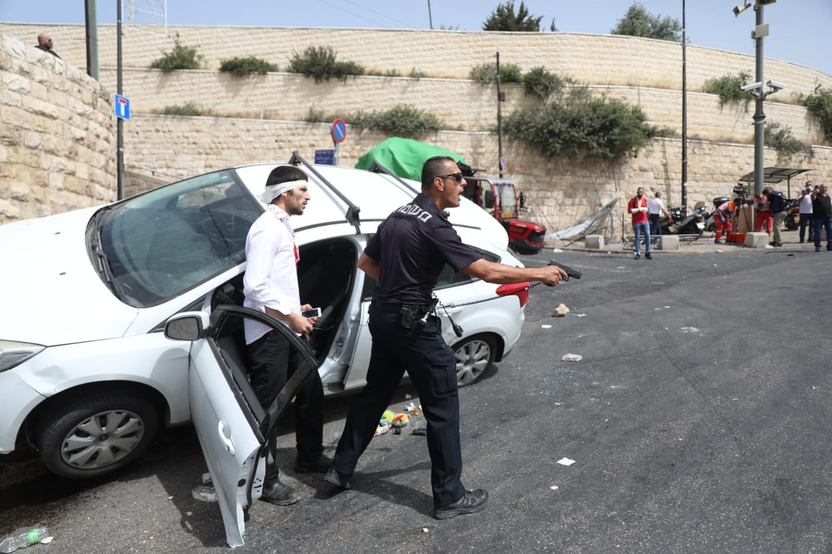 ניצול הלינץ' משחזר: "חטפנו, עד ששוטר אחד הציל אותנו"