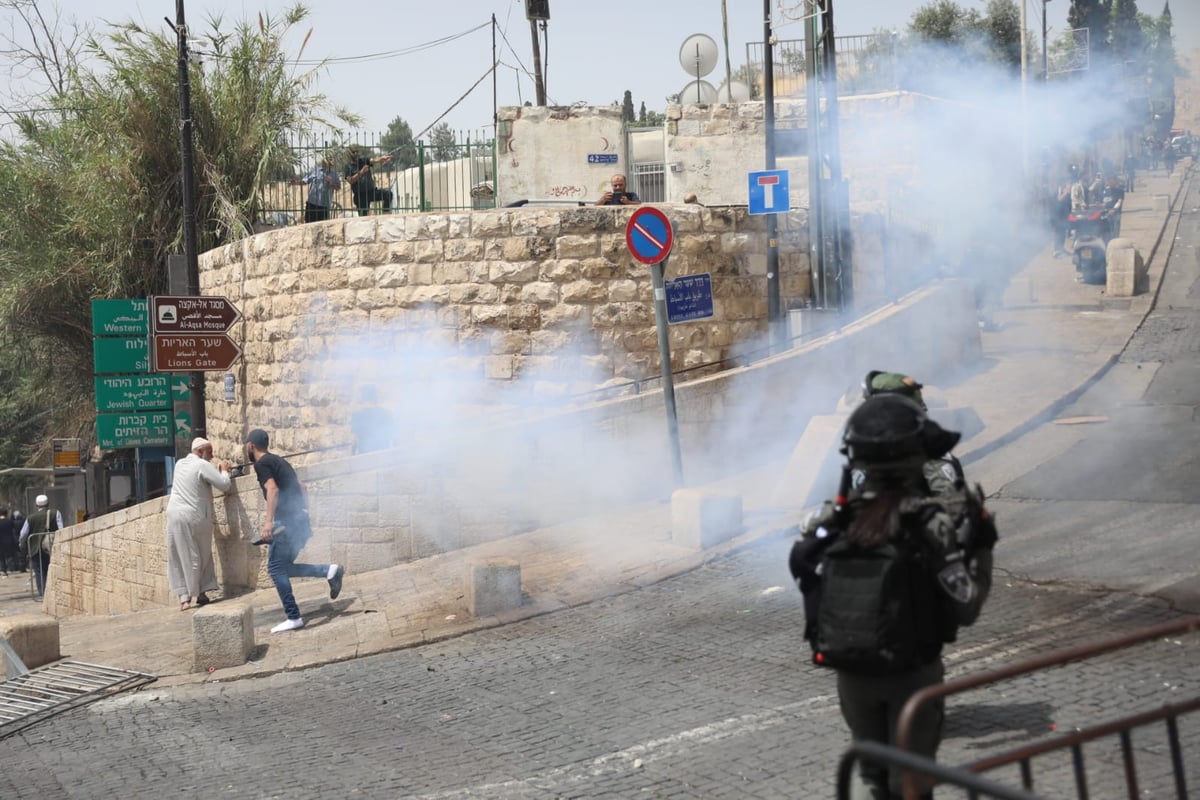 תיעוד דרמטי מירושלים: יהודים ניצלו מלינץ' בשער האריות