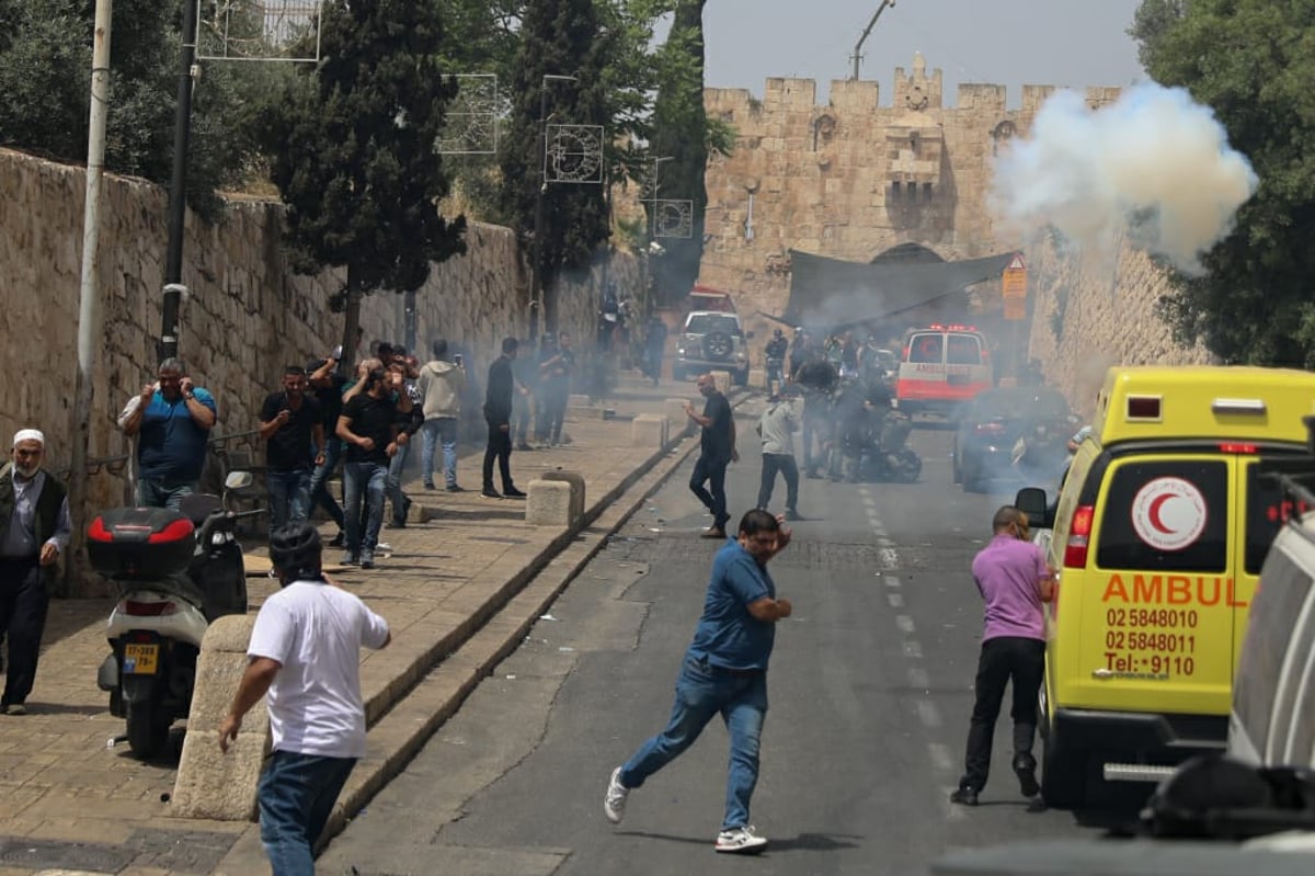 תיעוד דרמטי מירושלים: יהודים ניצלו מלינץ' בשער האריות