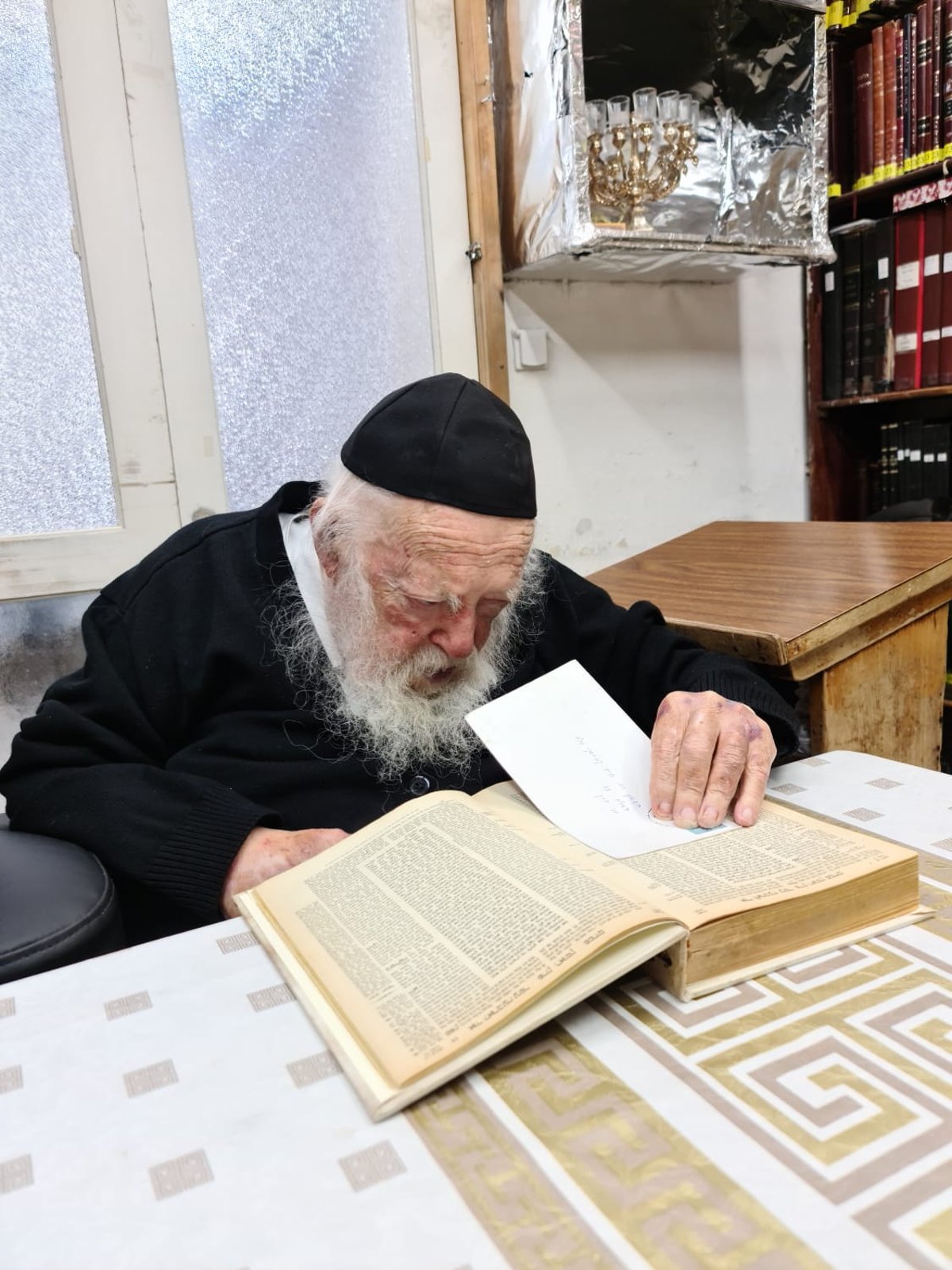 "שומר החומות"; מרן שר התורה שוקד על תלמודו