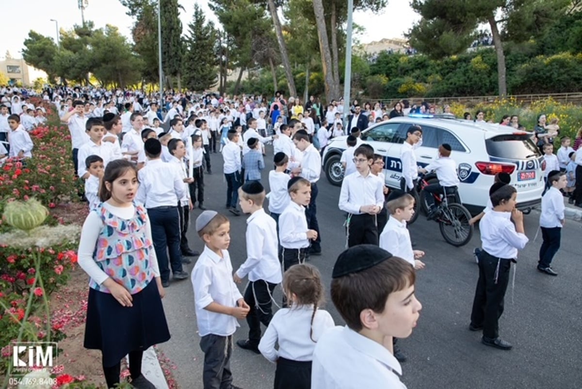 ספר תורה הוכנס לזכר הנער אביתר אזרזר ז"ל