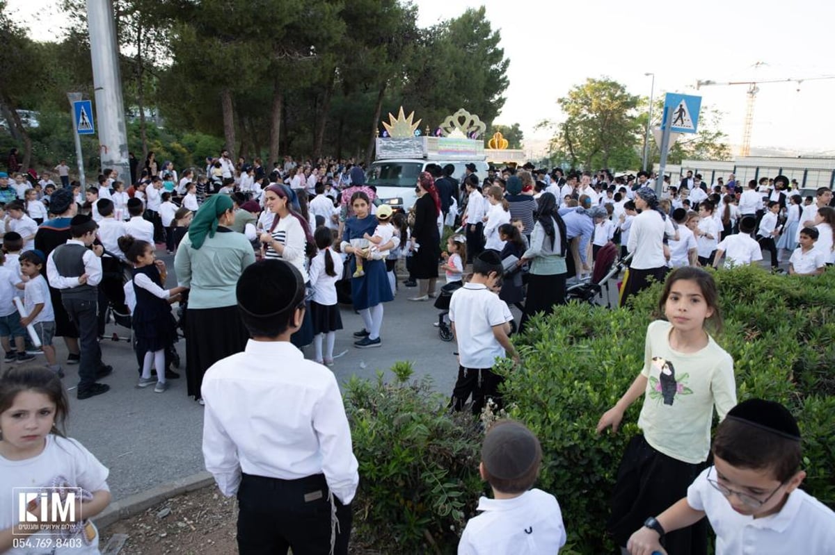 ספר תורה הוכנס לזכר הנער אביתר אזרזר ז"ל