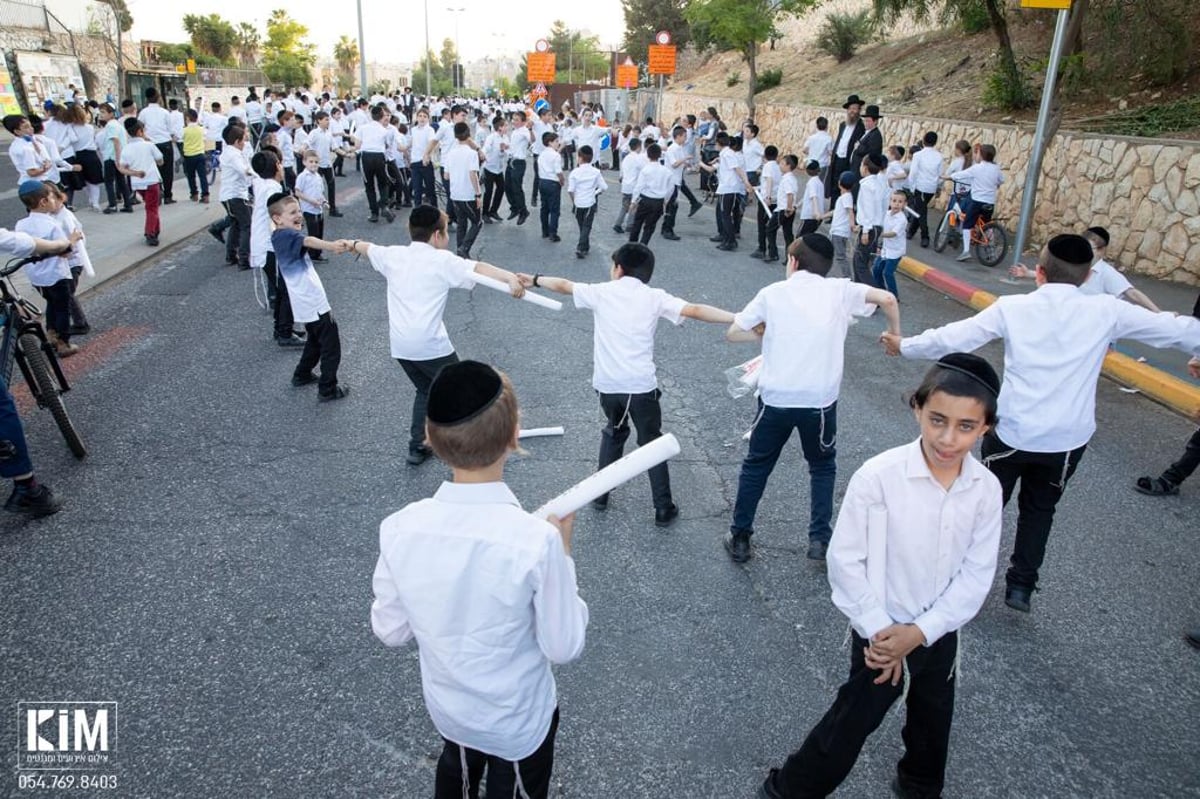 ספר תורה הוכנס לזכר הנער אביתר אזרזר ז"ל