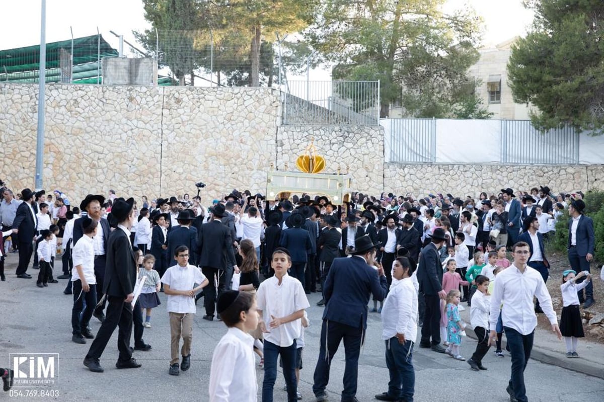 ספר תורה הוכנס לזכר הנער אביתר אזרזר ז"ל