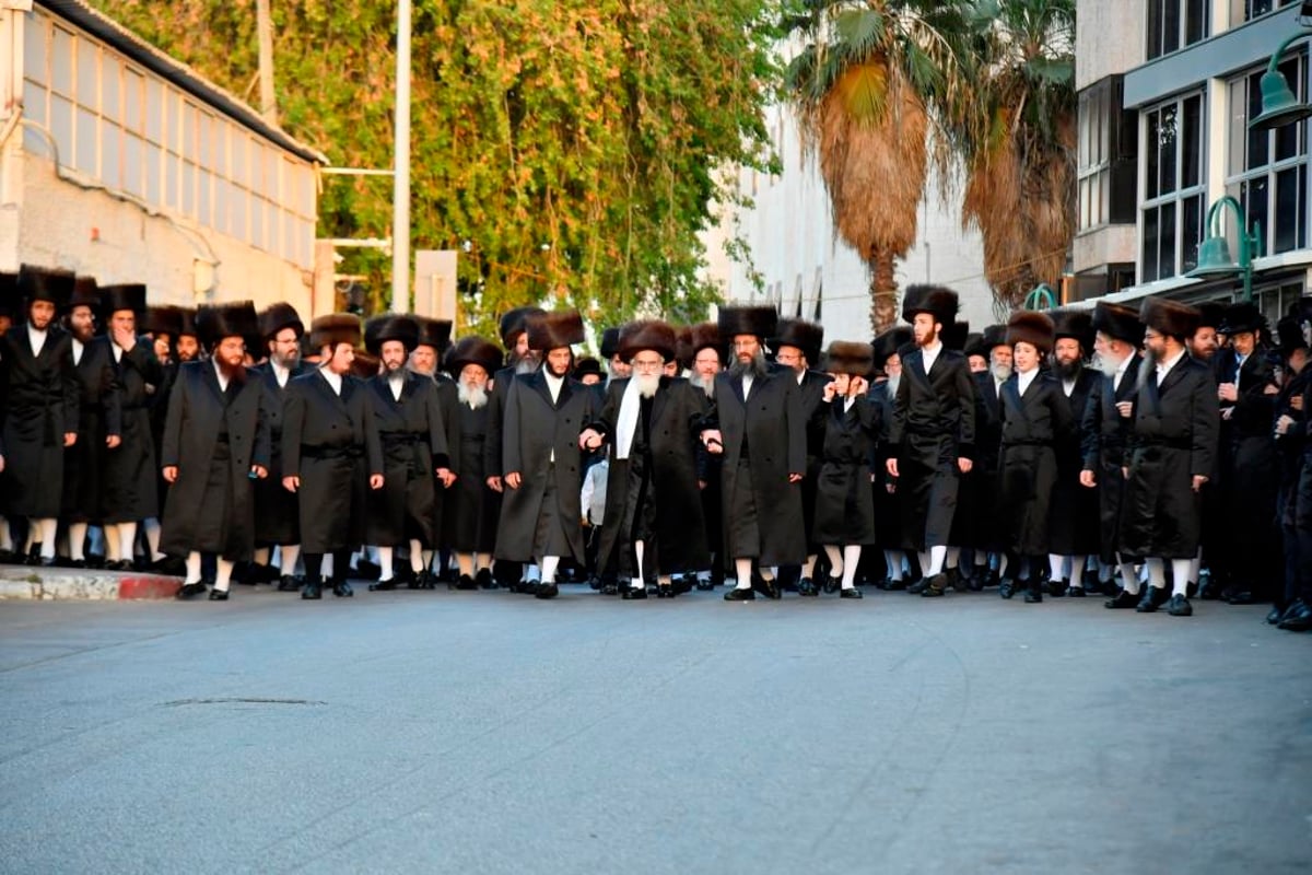 בויז'ניץ נעלו את החג בשילוב שמחת ה'פארשפיל' לנכד הרבי