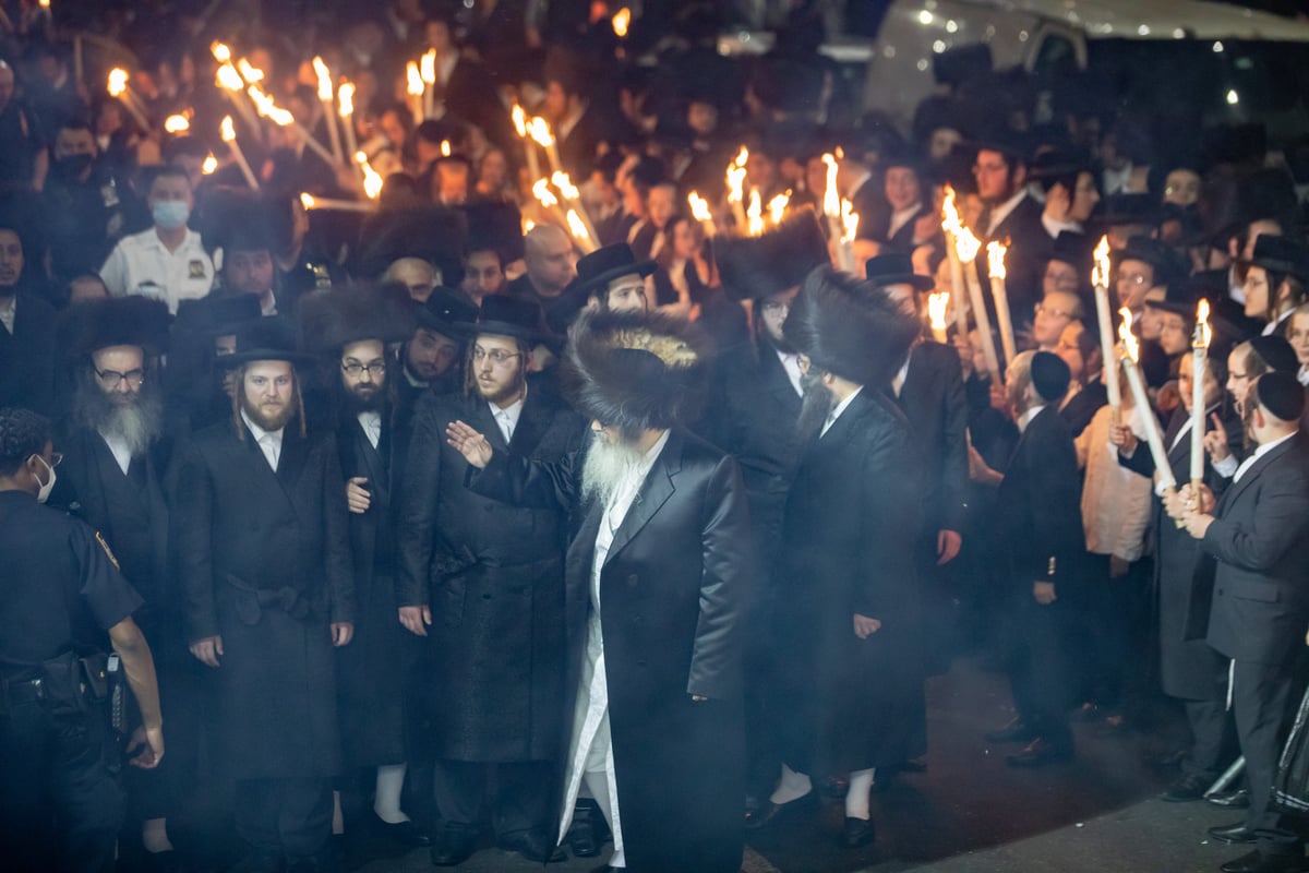 תיעוד: אלפים במעמד ה'בגלייטן' בסאטמר