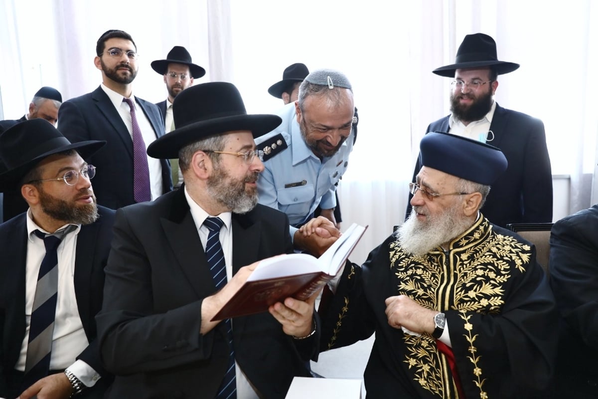 תיעוד: שמחת הברית לנכד הראשון לציון הגר"י יוסף