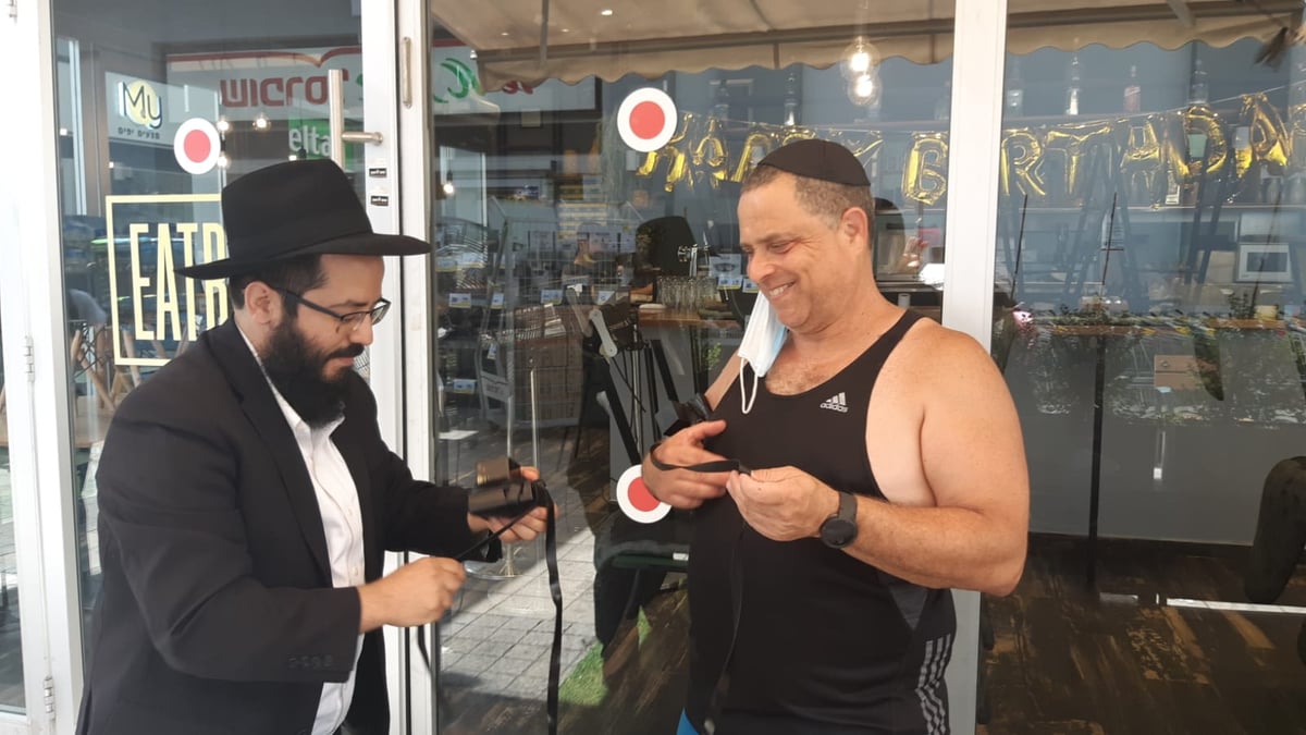 החב"דניקים הסתערו עם התפילין על מרכזי הערים