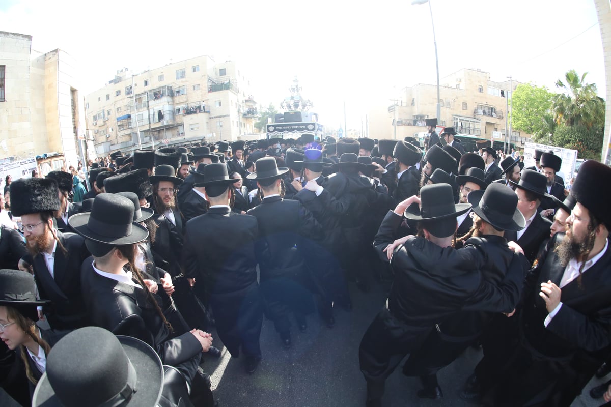 קהילת הגר"ש אלתר הכניסה ספר תורה חדש