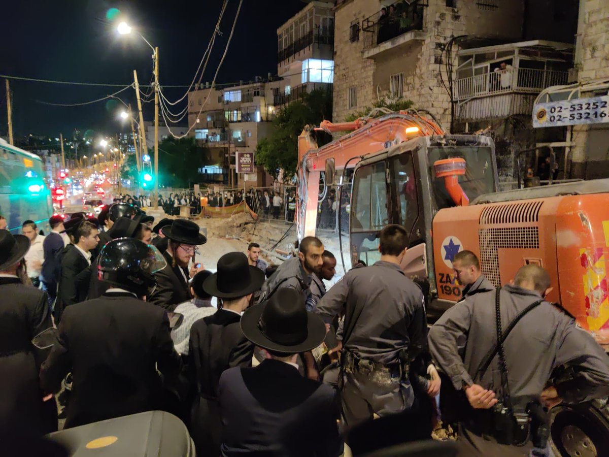 עשרות הפגינו נגד הרכבת הקלה; ארבעה נעצרו