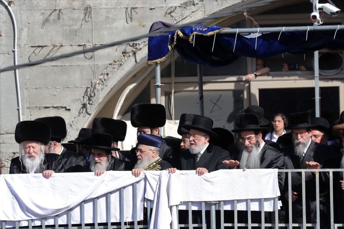 עשרות אלפים השתתפו בחתונת נכד האדמו"ר מגור • תיעוד