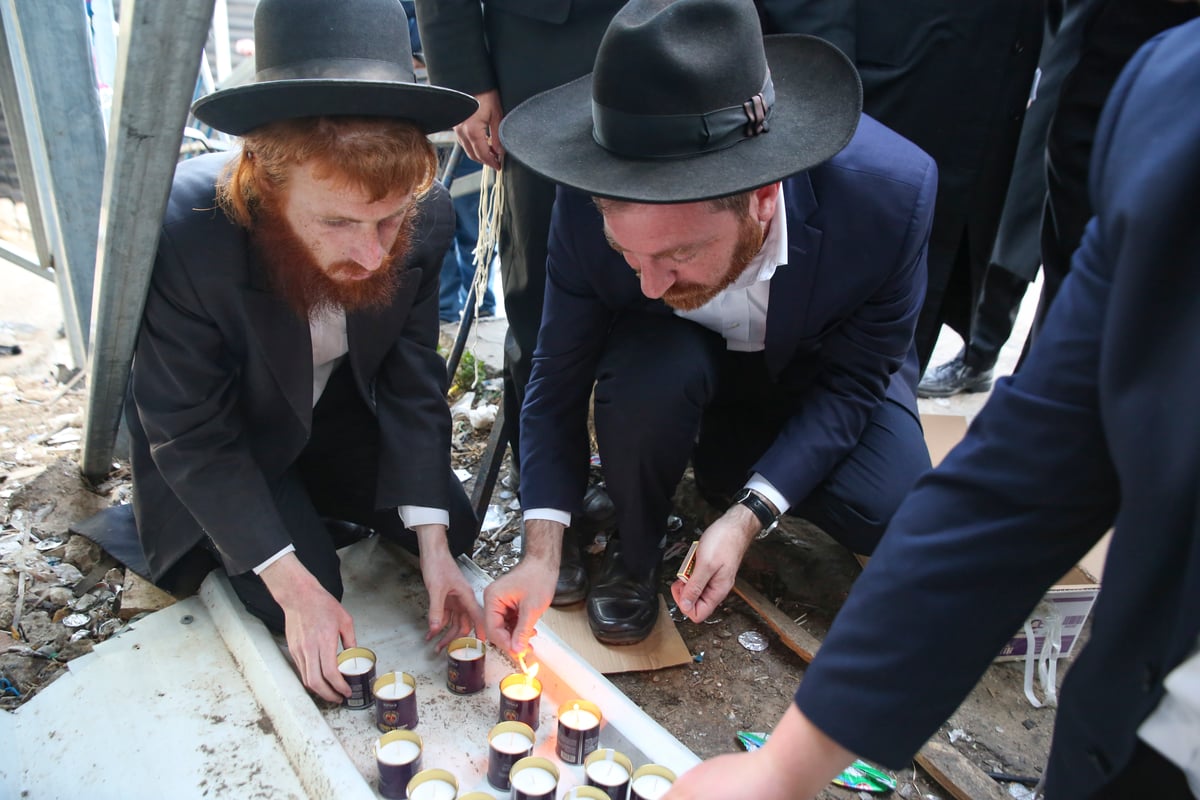 לקראת השלושים: שלט אזכרה נתלה במקום האסון