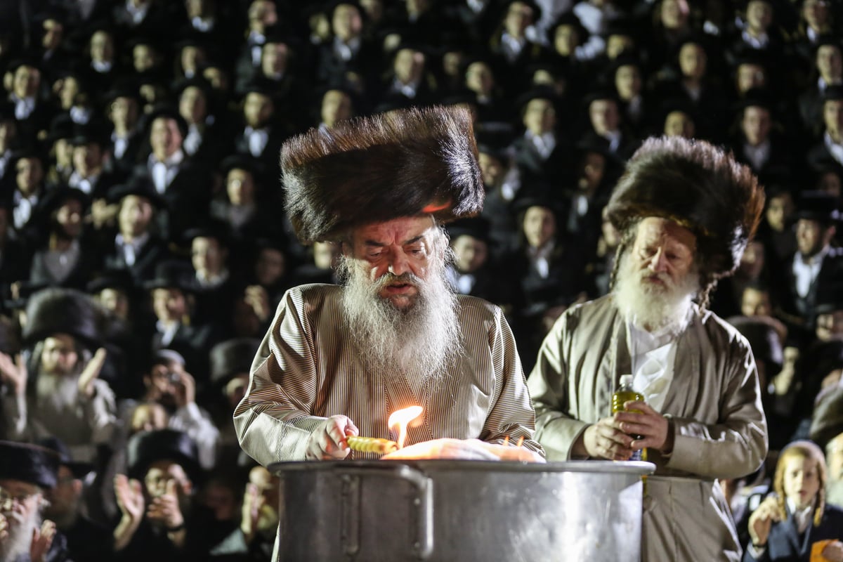 בראשות הרבי: ההדלקה של חסידי לעלוב במירון