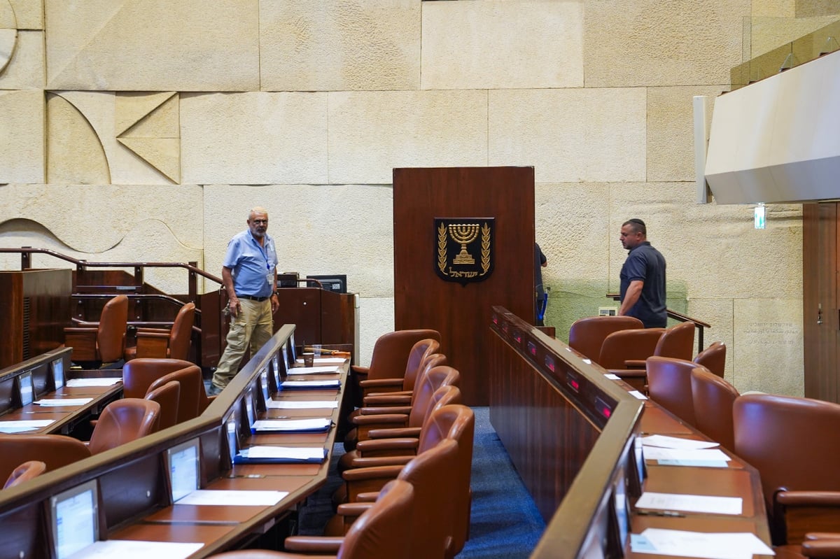 כך נערכים בכנסת לבחירות לנשיאות • צפו