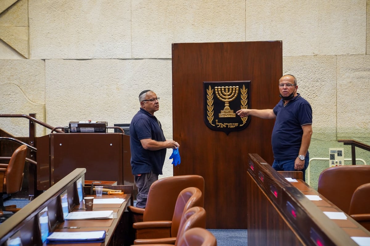 כך נערכים בכנסת לבחירות לנשיאות • צפו