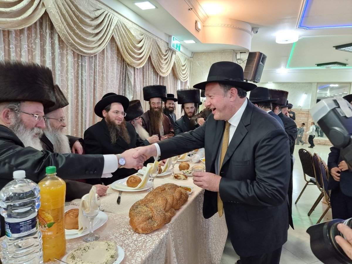 הסופר וסגן ראש העיר חיתן את בתו • תיעוד