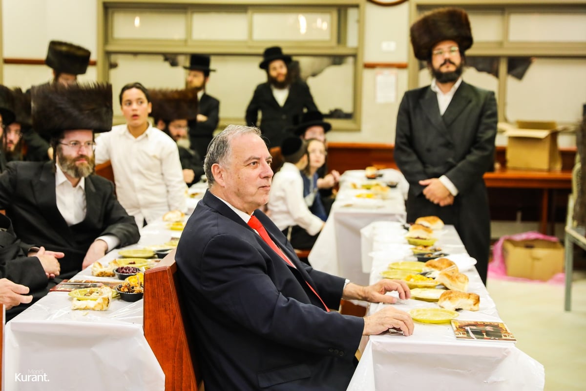 בקרית גת חגגו שבע ברכות לבן האדמו"ר מקרעטשניף