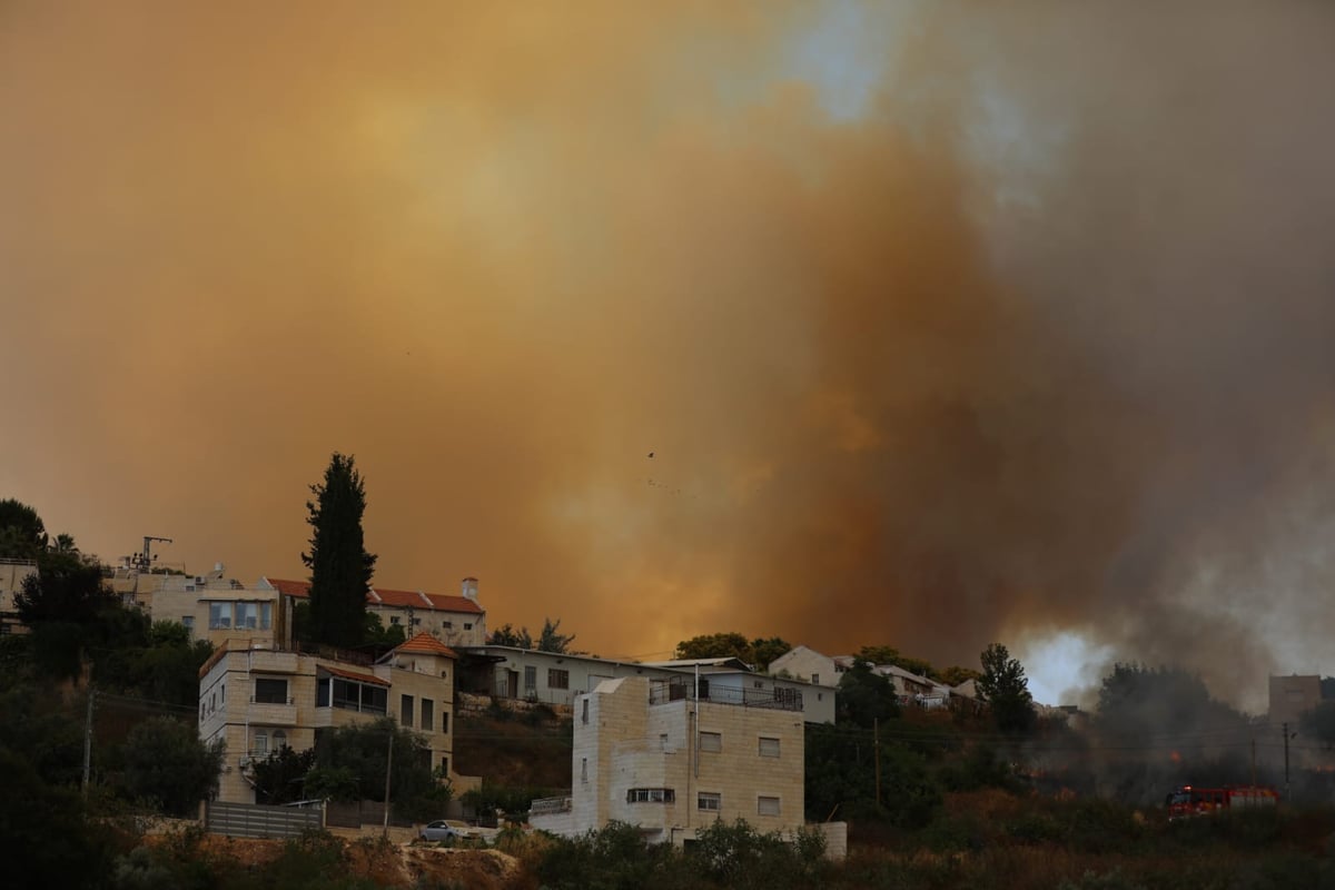 אש בוערת בהרי ירושלים; "הוסרה הסכנה מעל הישובים"