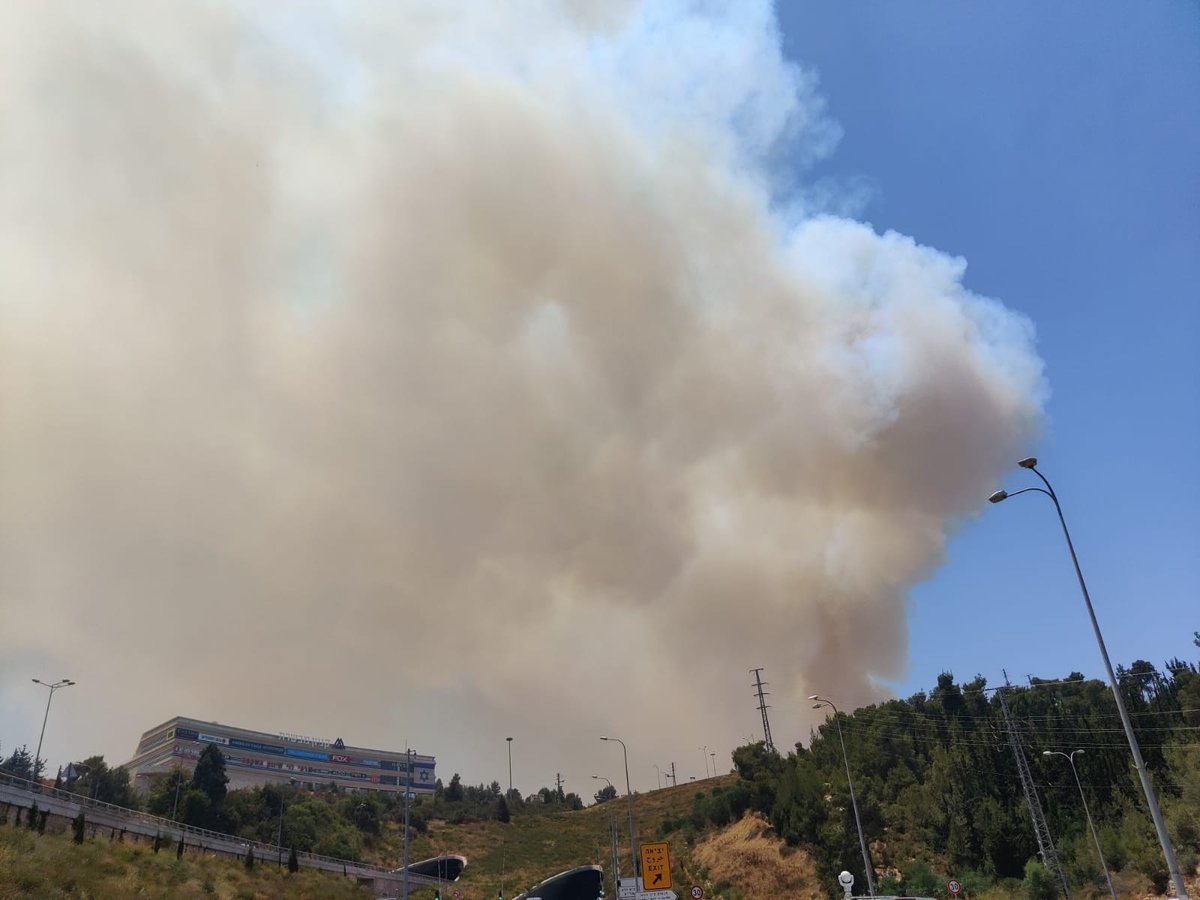 אש בוערת בהרי ירושלים; "הוסרה הסכנה מעל הישובים"