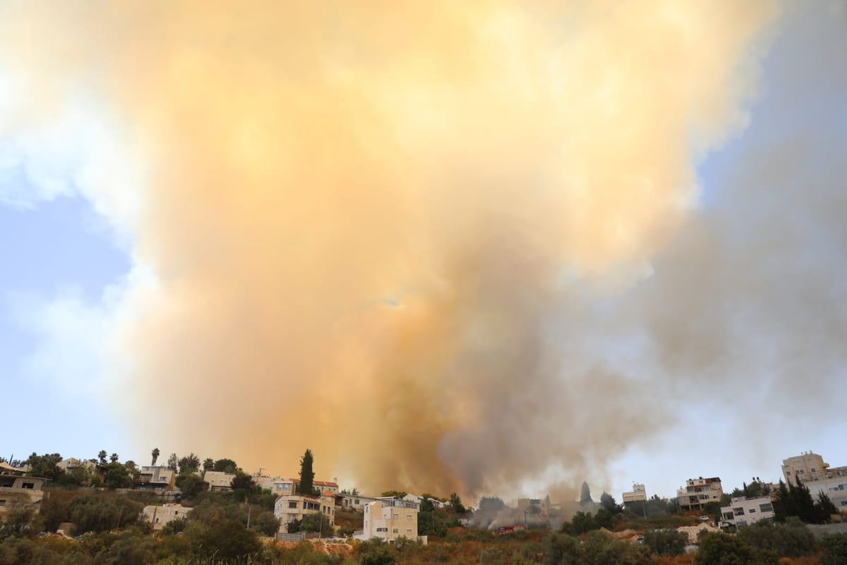 אש בוערת בהרי ירושלים; "הוסרה הסכנה מעל הישובים"