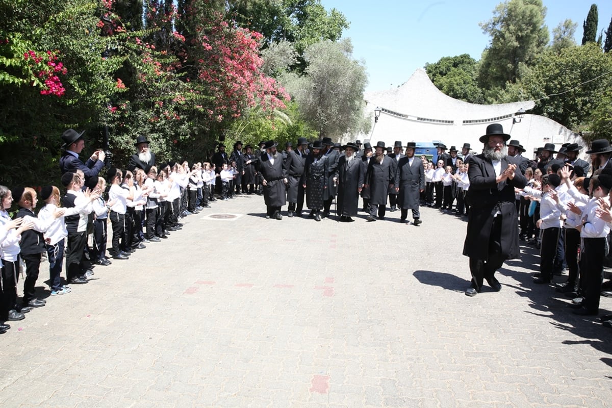 האדמו"ר מסאטמר הגיע לציון הרשב"י ושקע בלימוד