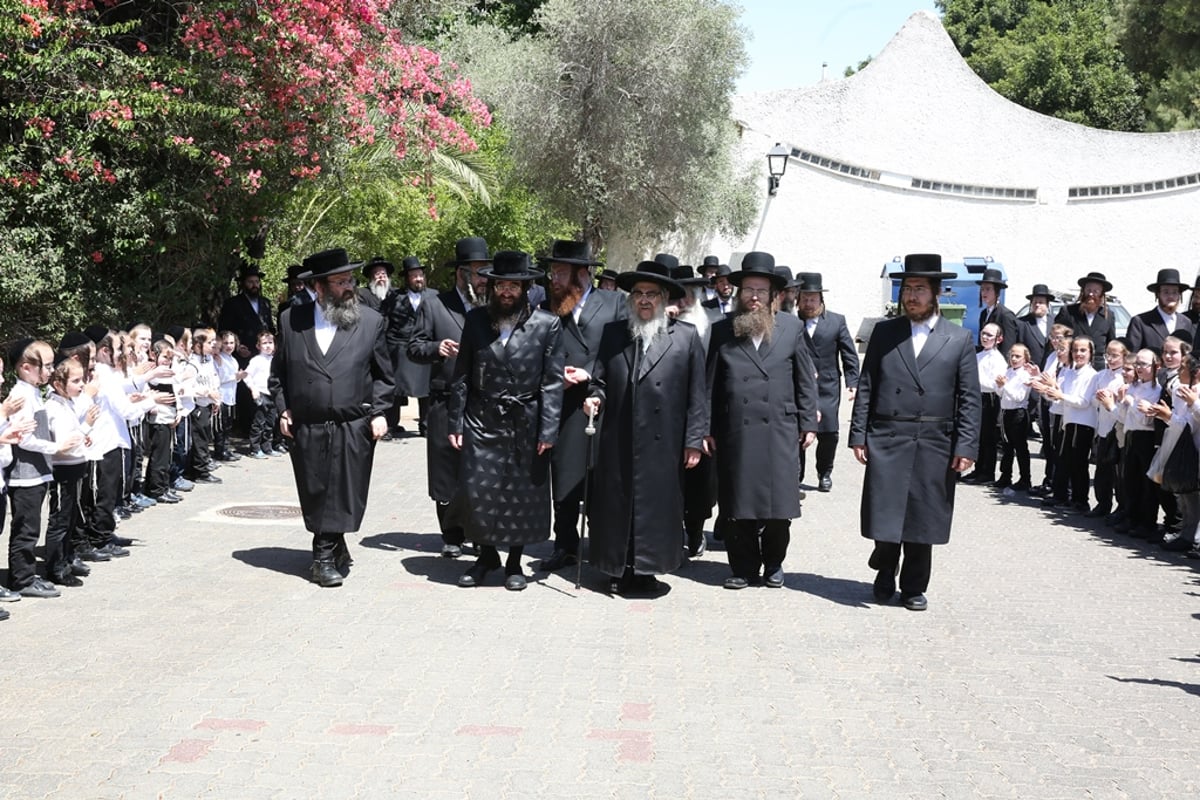 האדמו"ר מסאטמר הגיע לציון הרשב"י ושקע בלימוד