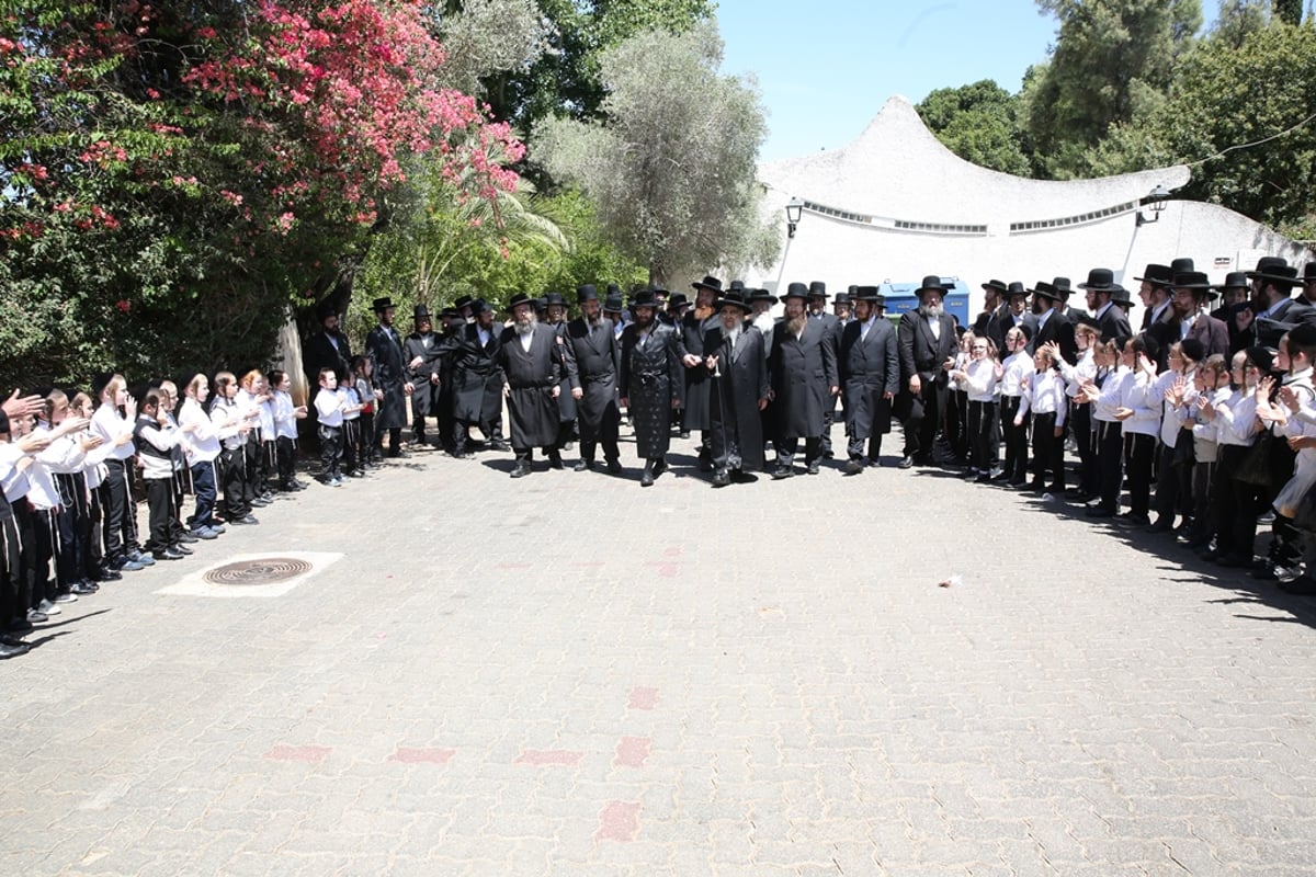 האדמו"ר מסאטמר הגיע לציון הרשב"י ושקע בלימוד