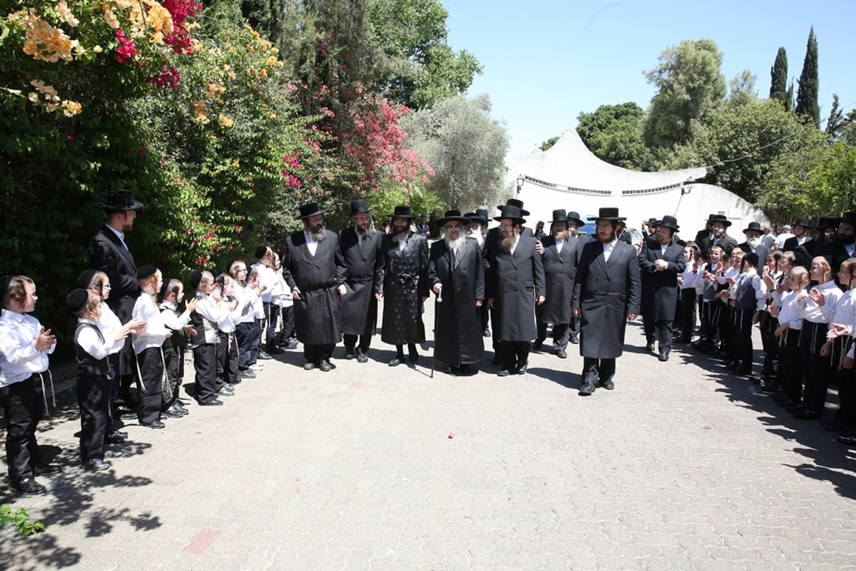 האדמו"ר מסאטמר הגיע לציון הרשב"י ושקע בלימוד