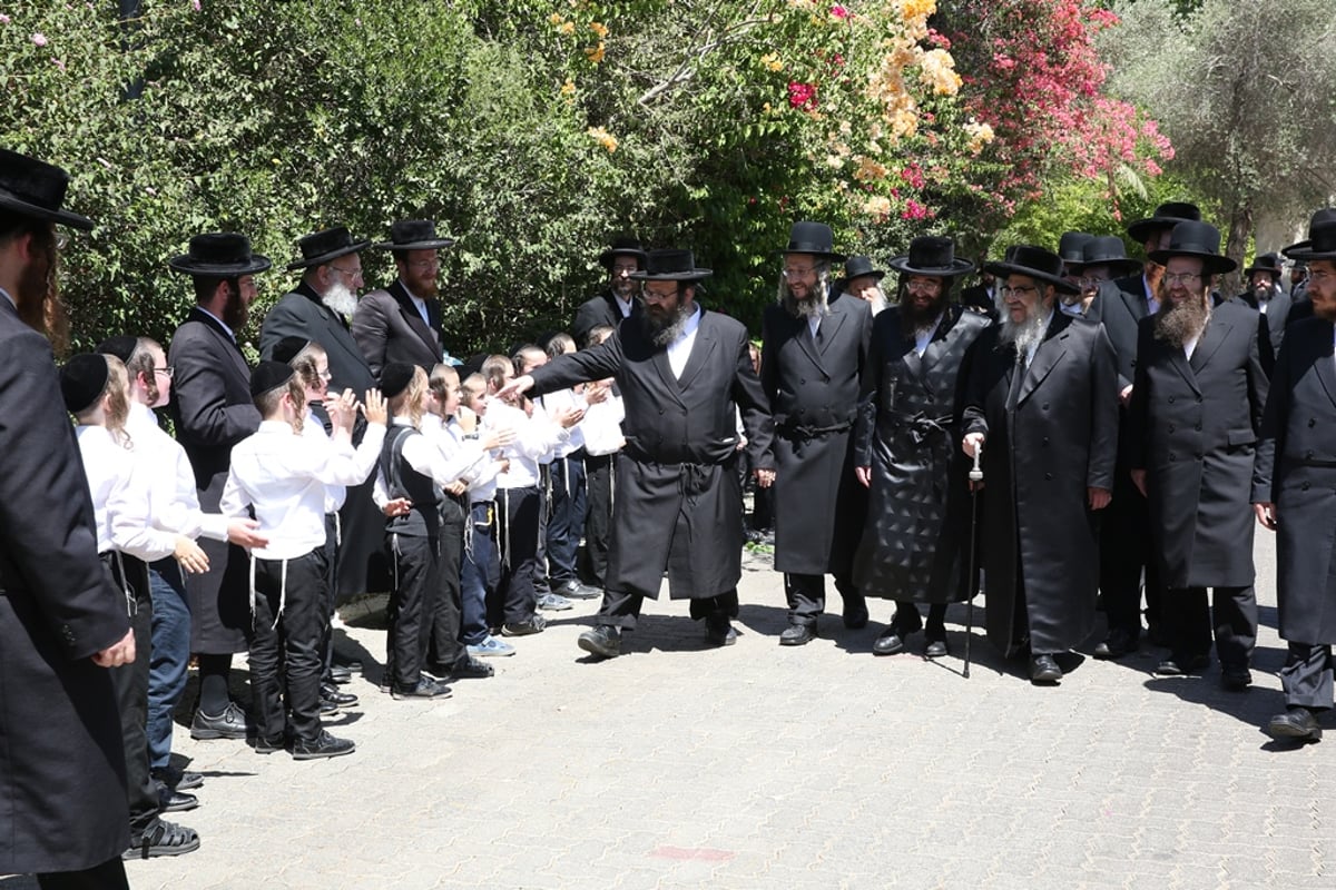 האדמו"ר מסאטמר הגיע לציון הרשב"י ושקע בלימוד