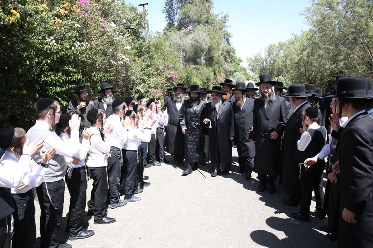 האדמו"ר מסאטמר הגיע לציון הרשב"י ושקע בלימוד