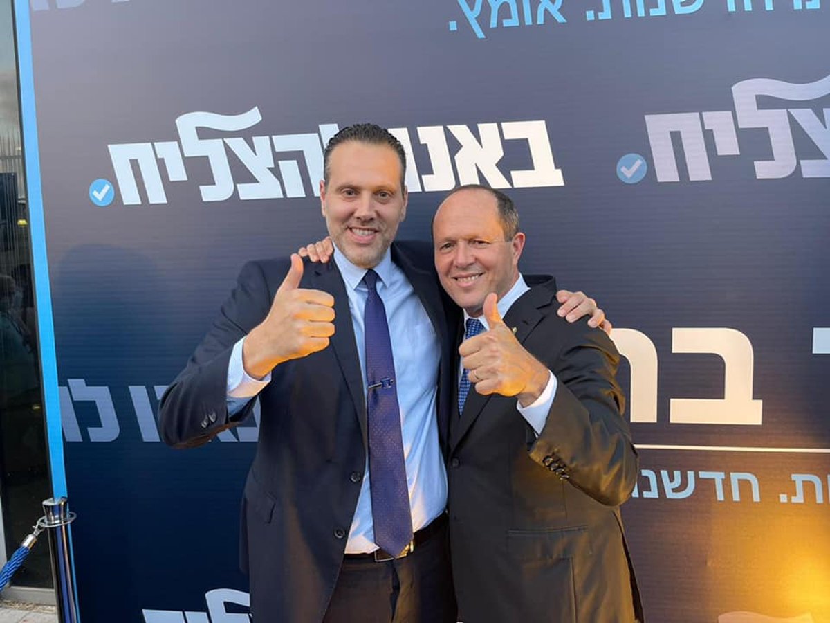 היורש של נתניהו? אלפים במפגן כוח של ניר ברקת