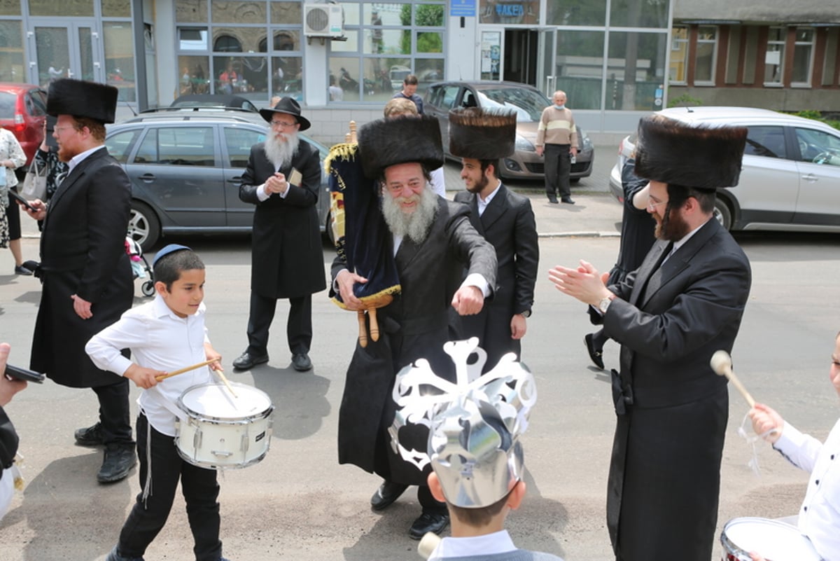 לאחר מאה שנה: ספר תורה חדש בז'יטומיר