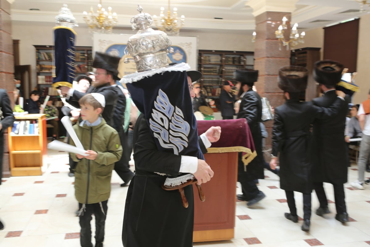 לאחר מאה שנה: ספר תורה חדש בז'יטומיר