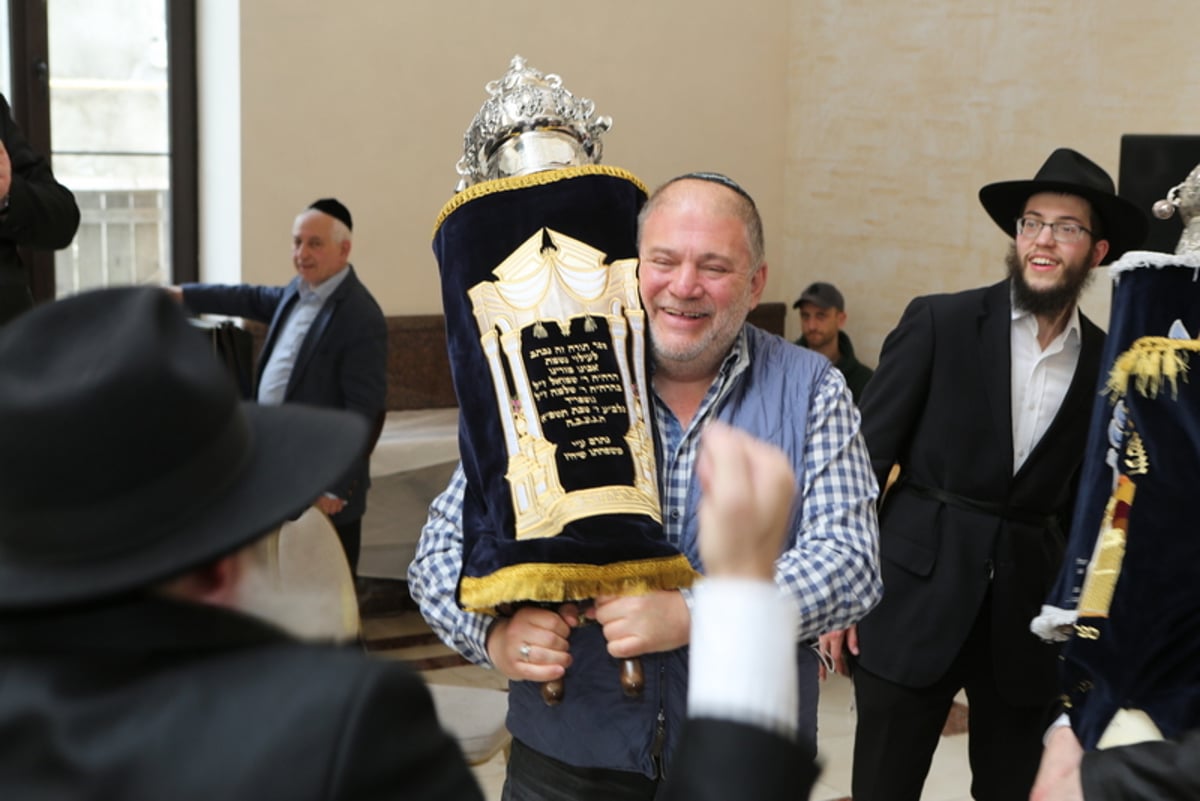 לאחר מאה שנה: ספר תורה חדש בז'יטומיר