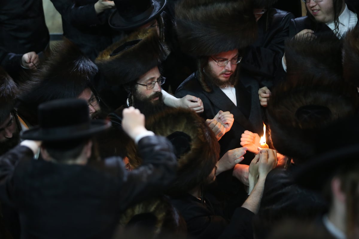 תפילות ו'טישים': הרבי מסאטמר בשבת התאחדות בצפת