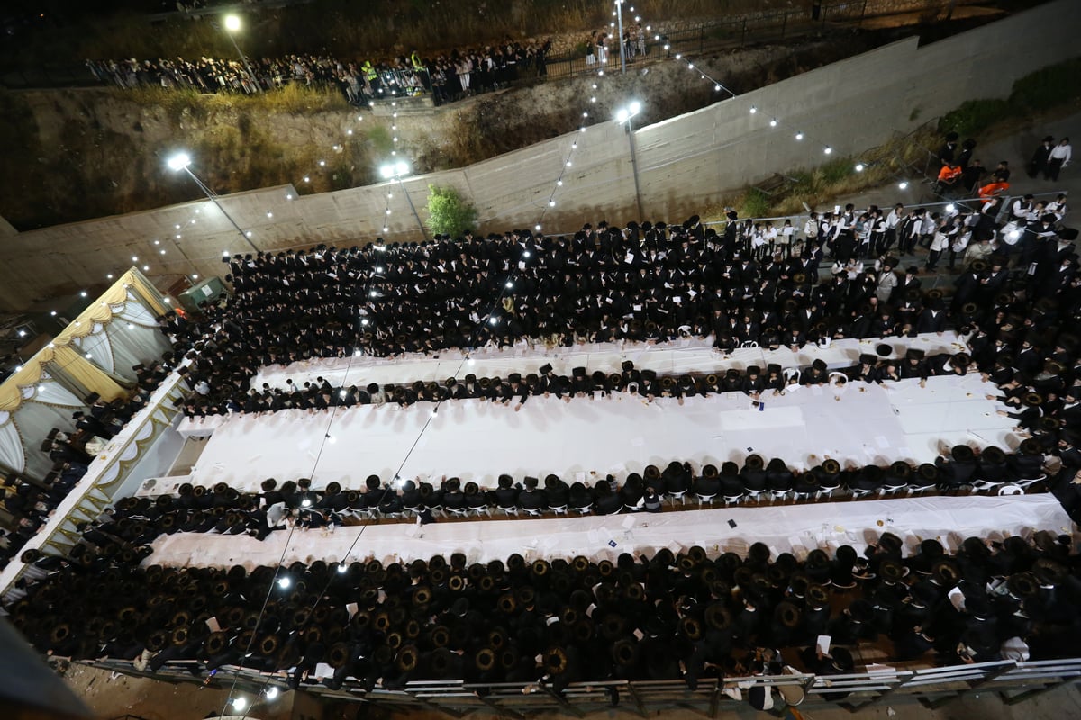 תפילות ו'טישים': הרבי מסאטמר בשבת התאחדות בצפת