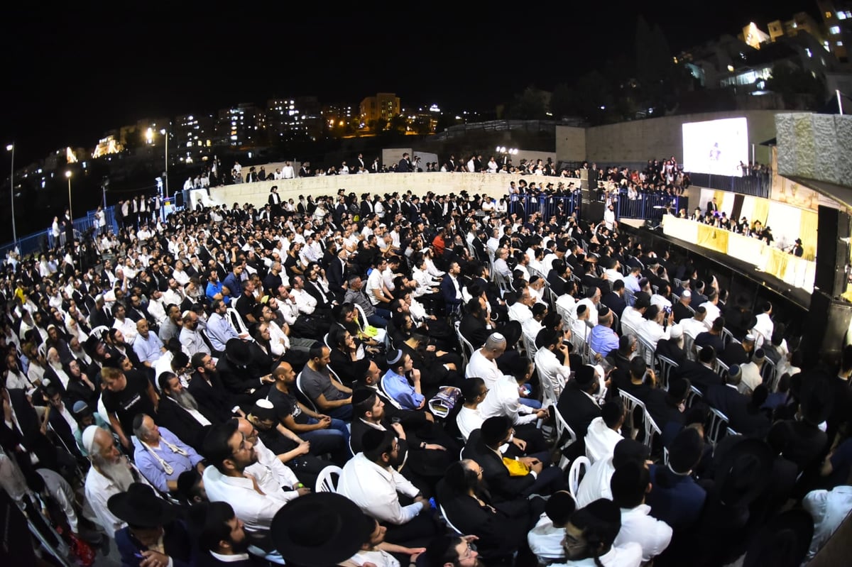 אלפים במעמד הסיומים של הינוקא בירושלים • צפו