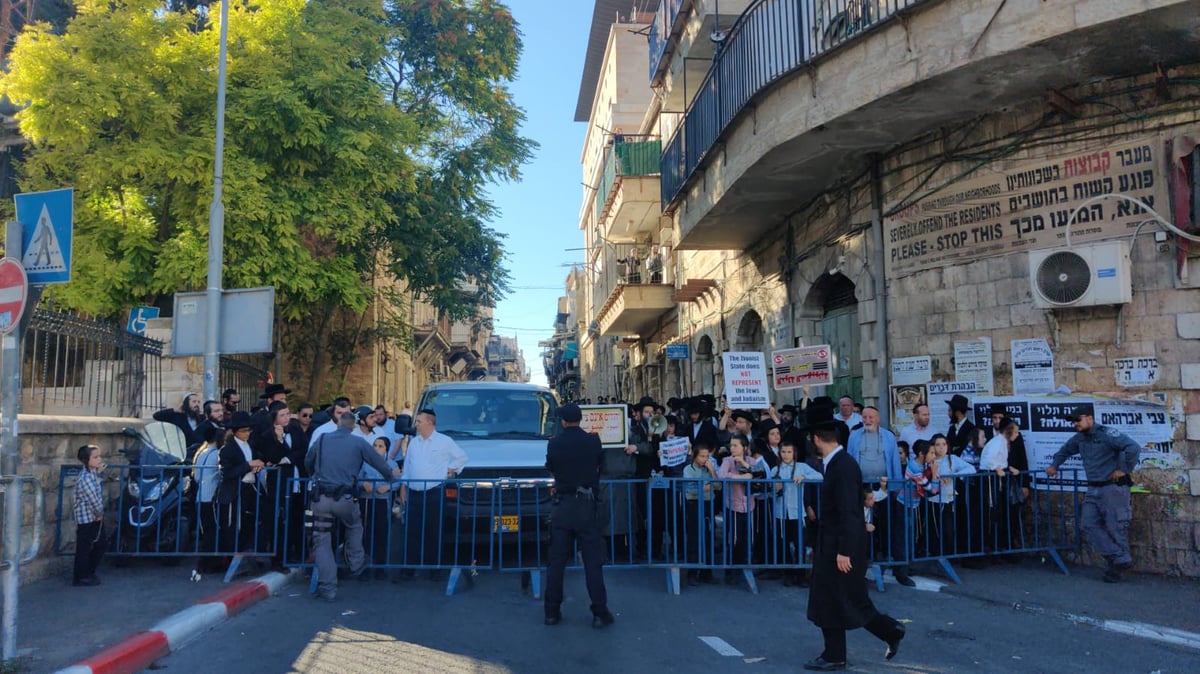 מצעד הדגלים הגיע אל הכותל המערבי; 17 מתפרעים נעצרו